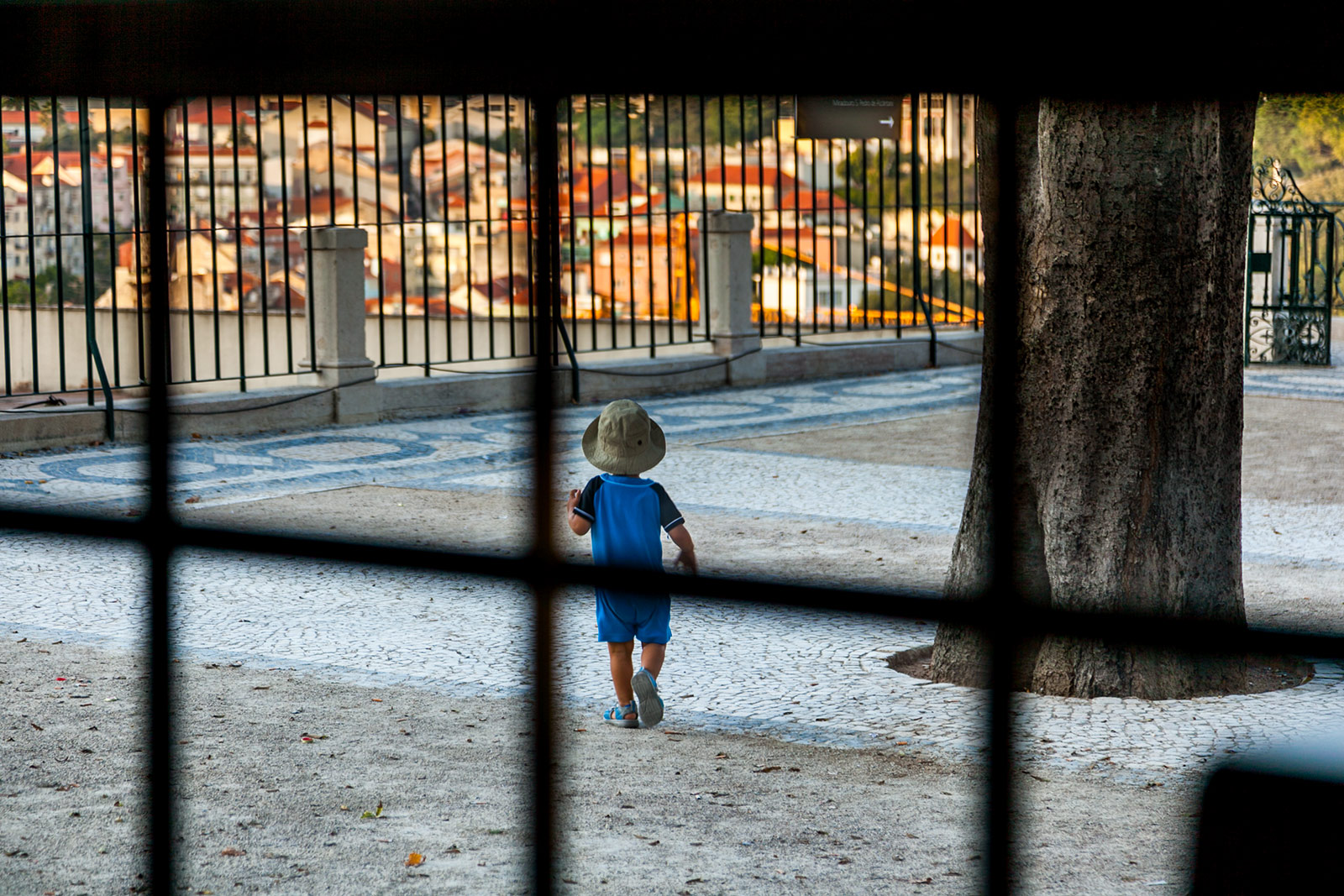 EL Mirador Lisbon. A little curios boy