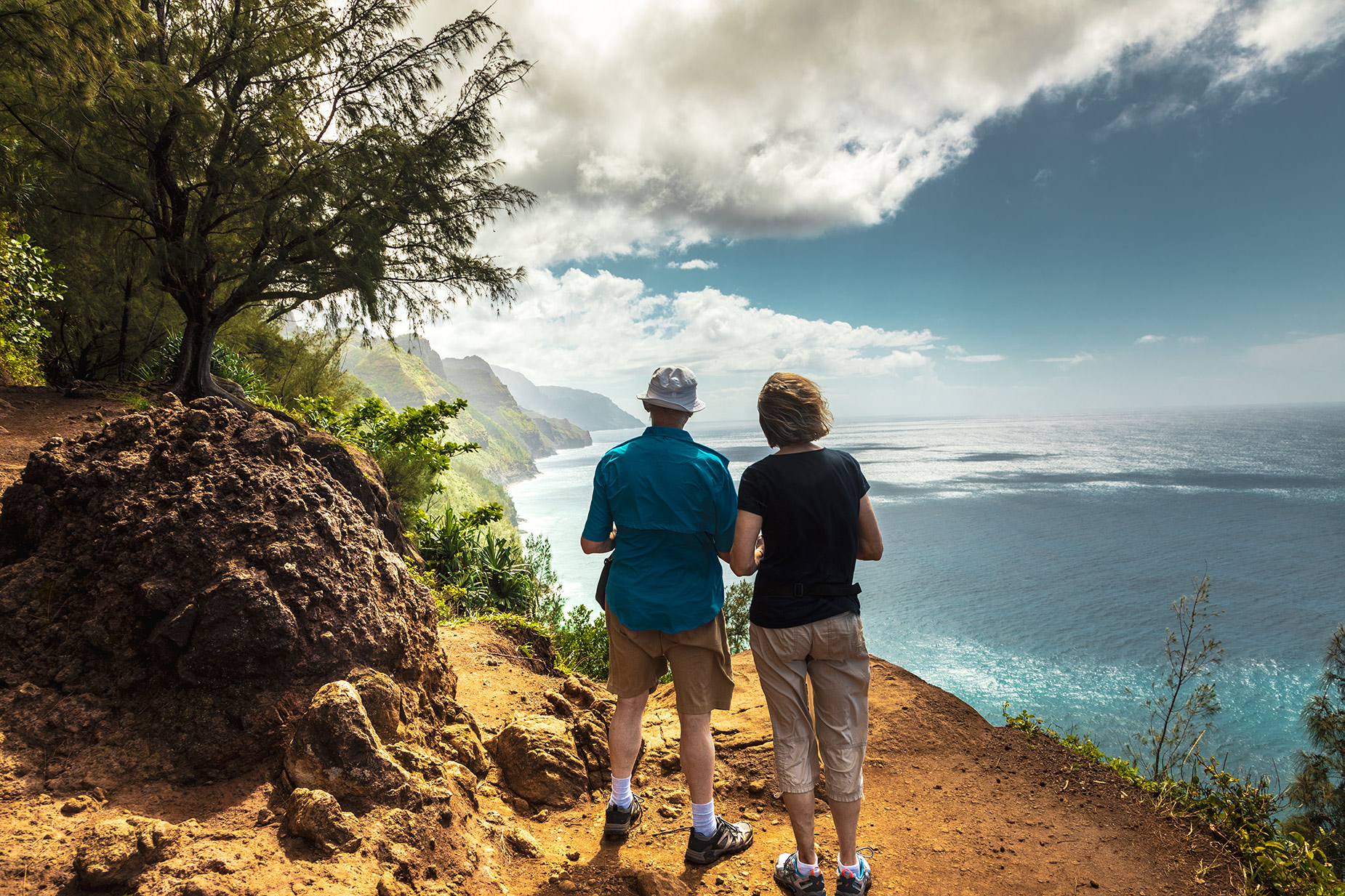 Kauai: Napali Coast hiking trail and vista point 